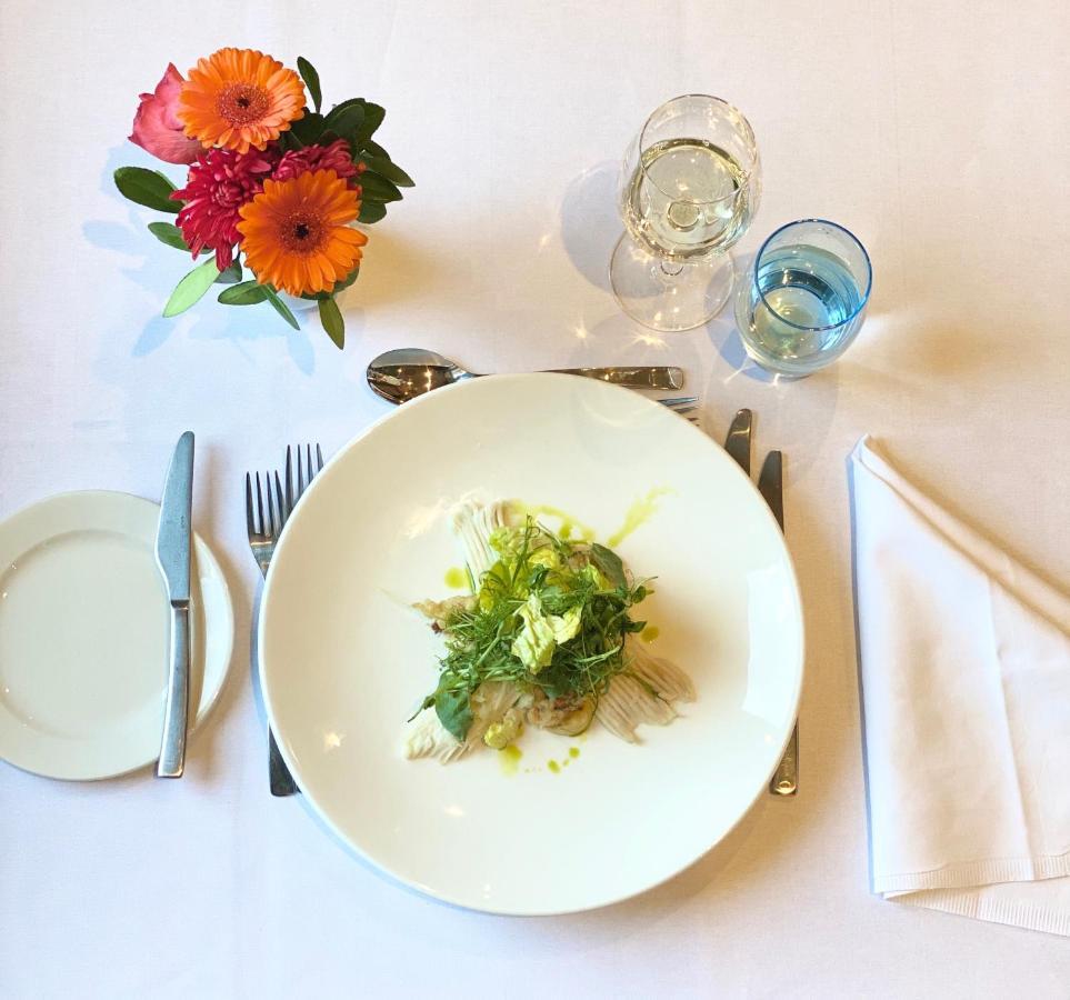 ברודסטיירס Yarrow Hotel מראה חיצוני תמונה