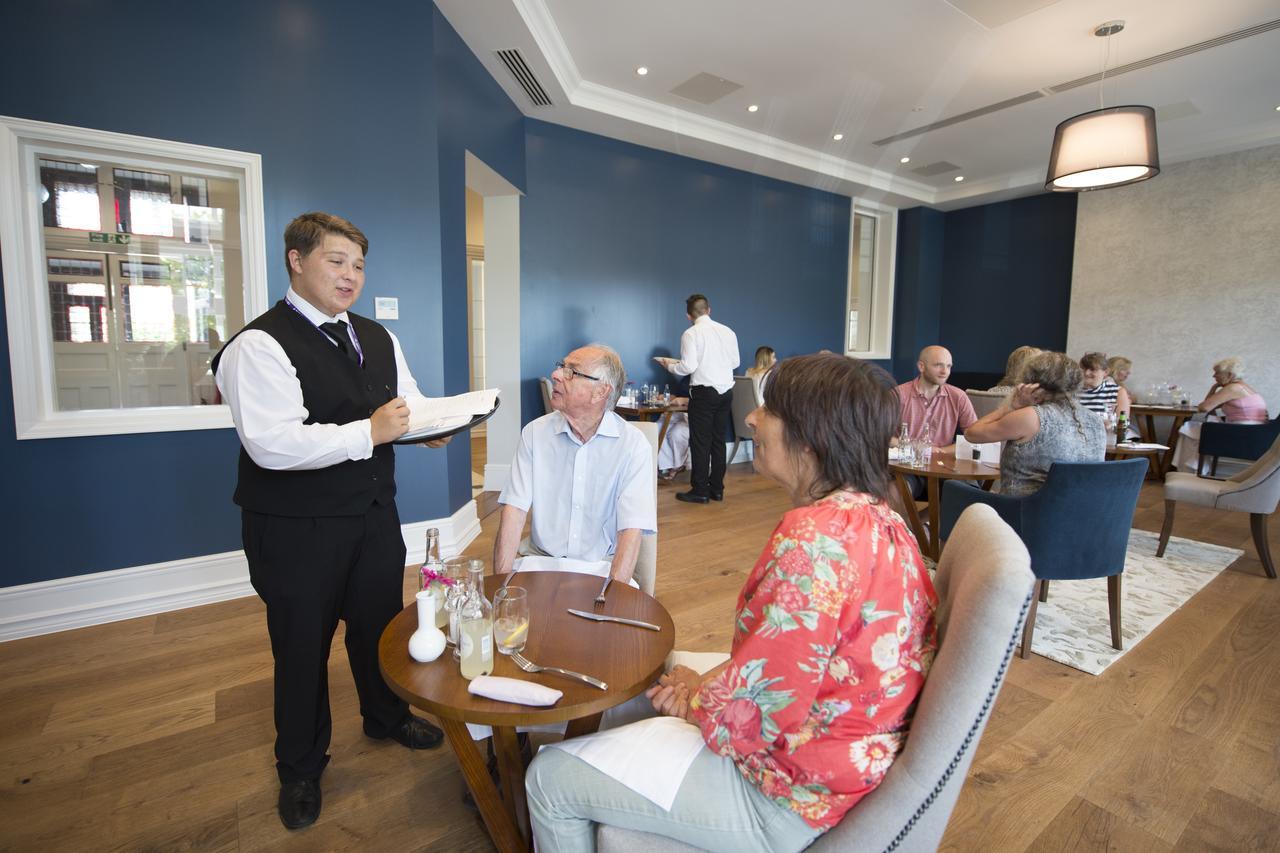ברודסטיירס Yarrow Hotel מראה חיצוני תמונה