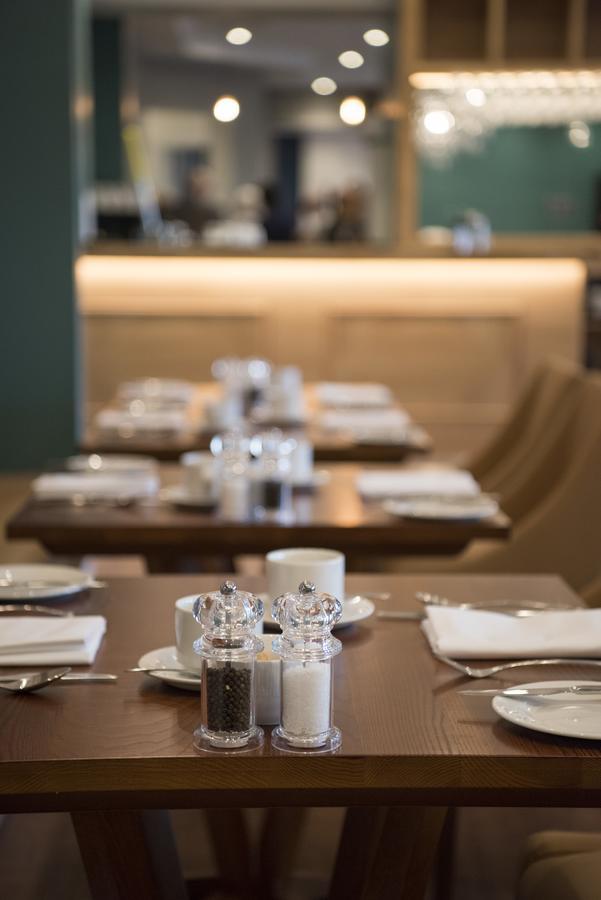 ברודסטיירס Yarrow Hotel מראה חיצוני תמונה