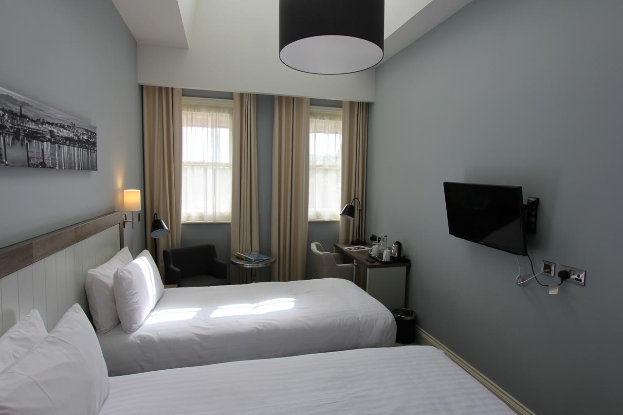ברודסטיירס Yarrow Hotel מראה חיצוני תמונה