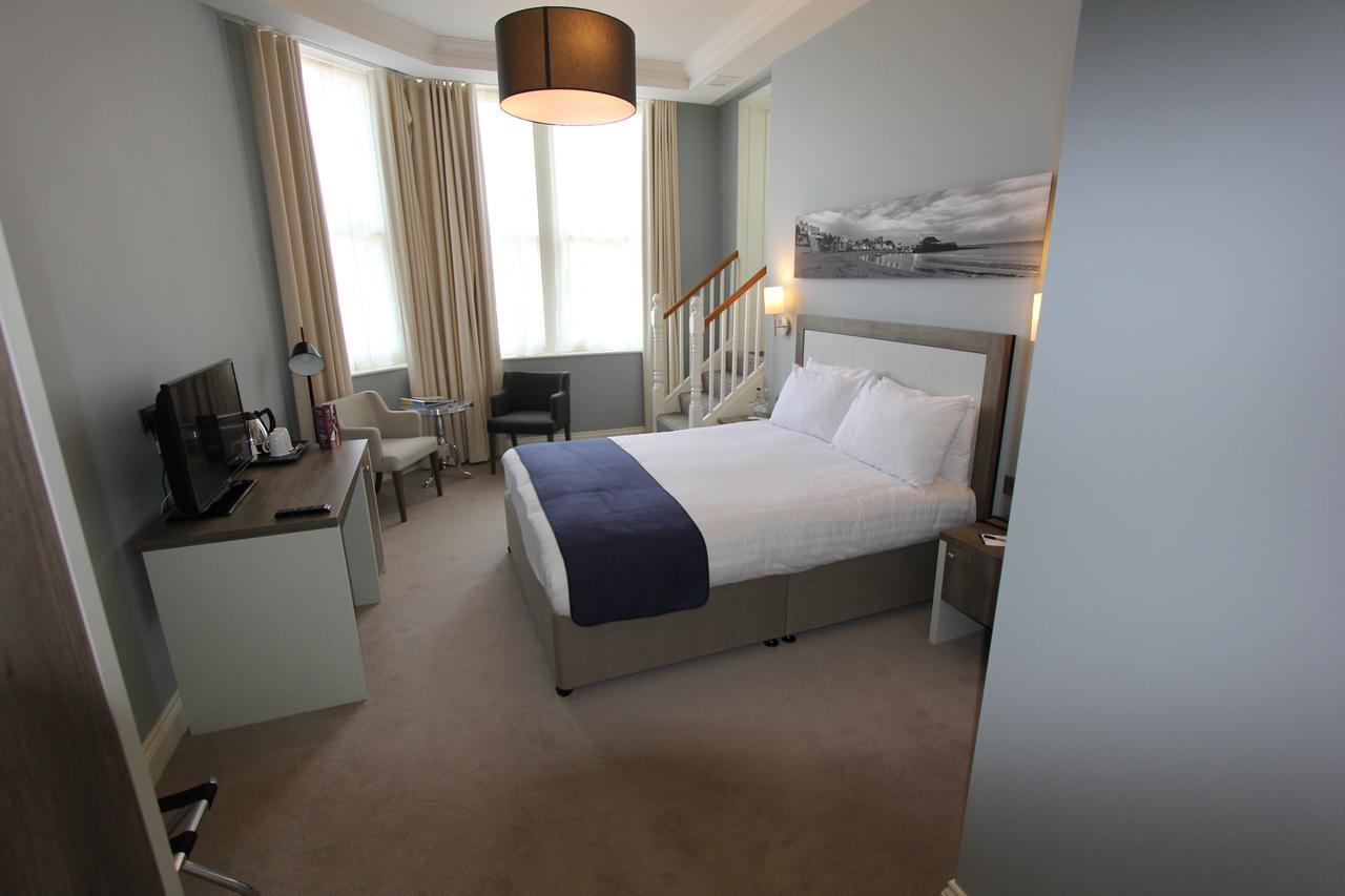 ברודסטיירס Yarrow Hotel מראה חיצוני תמונה
