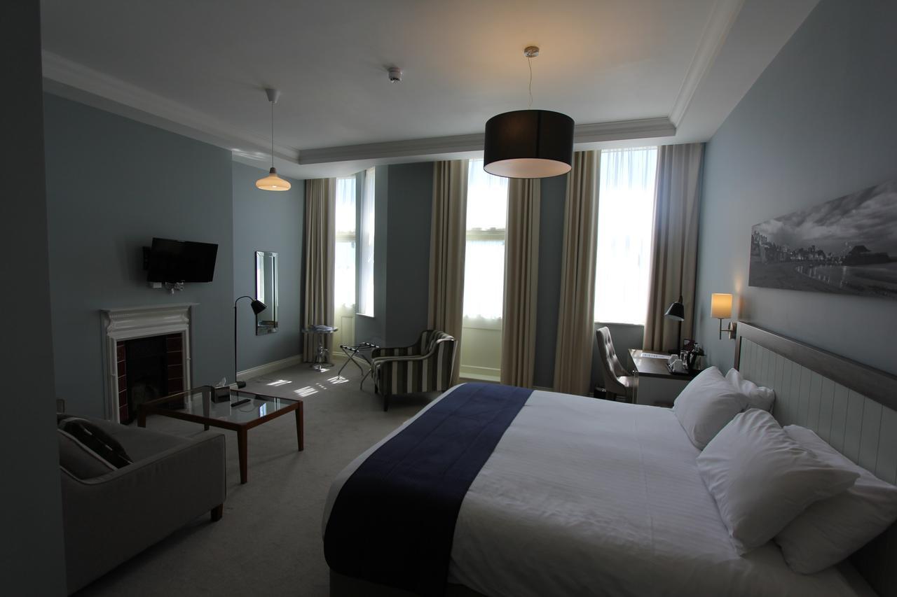 ברודסטיירס Yarrow Hotel מראה חיצוני תמונה
